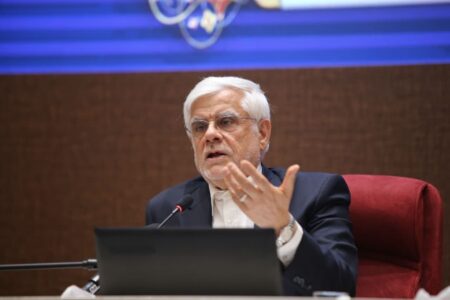 عارف از دیوان محاسبات خواست تا به دولت در مقابله با فساد کمک کند