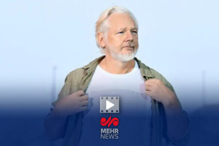 نام ۵ هزار کودک شهید فلسطینی روی پیراهن موسس ویکی لیکس