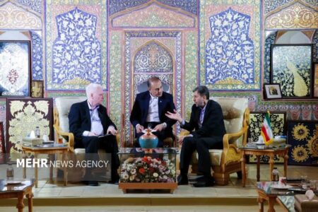 رئیس‌جمهور اسبق کرواسی با استاندار اصفهان دیدار کرد