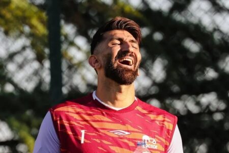 آقای دکتر بیرانوند به اتاق عمل!+ کاریکاتور