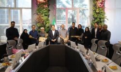 دیدار شهردار منطقه ۱۳ تهران با خانواده معزز شهدای جنگ ۱۲ روزه