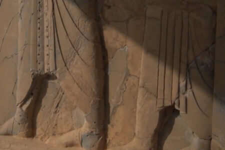 جزئیاتی از ردای کوروش در کاخ اختصاصی