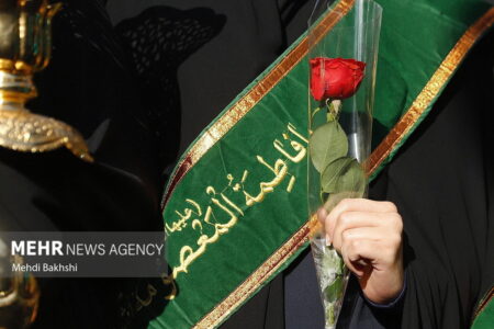 نزدیک می‌شوم به تو، چیزی نمانده است؛ قلبم از اشتیاقِ زیارت بایستد…