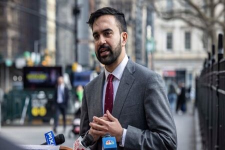 ورود «زهران ممدانی» به واشنگتن دی سی برای دیدار با ترامپ + فیلم