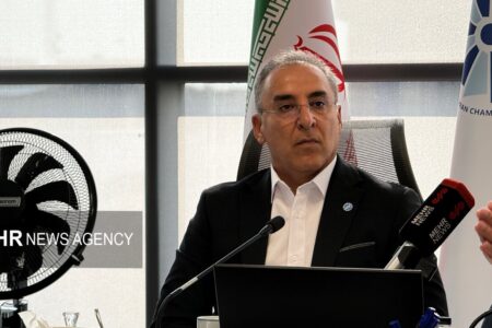 کامیون‌های ایرانی به‌دلیل استاندارد پایین اجازه خروج از مرز را ندارند