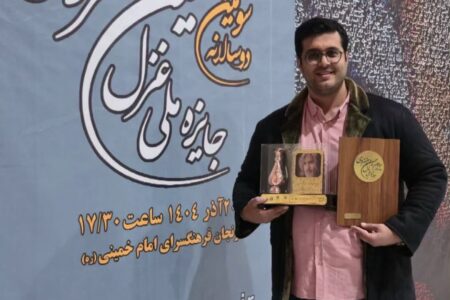 الیاسی: غزل زنده است، اما جشنواره‌ها آن را خفه می‌کنند